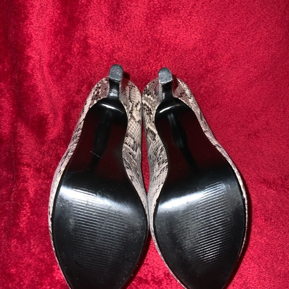 STEVE MADDEN faux snakeskin LIKE NEW!  Size 9 1/2 with 6 inch heels! - Picture 5 of 6